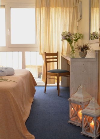 Imagen de la habitación del Hotel Ayamitre. Foto 14