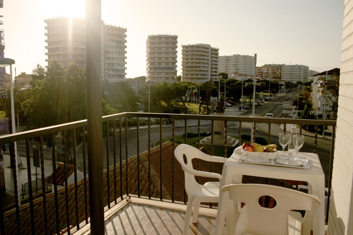 Imagen de los exteriores del Hotel Ayamontino. Foto 13