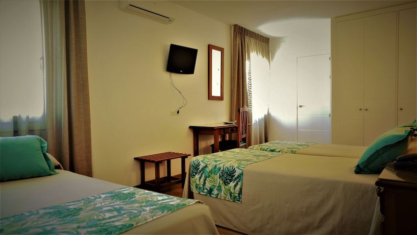 Imagen de la habitación del Hotel Ayamontino. Foto 11