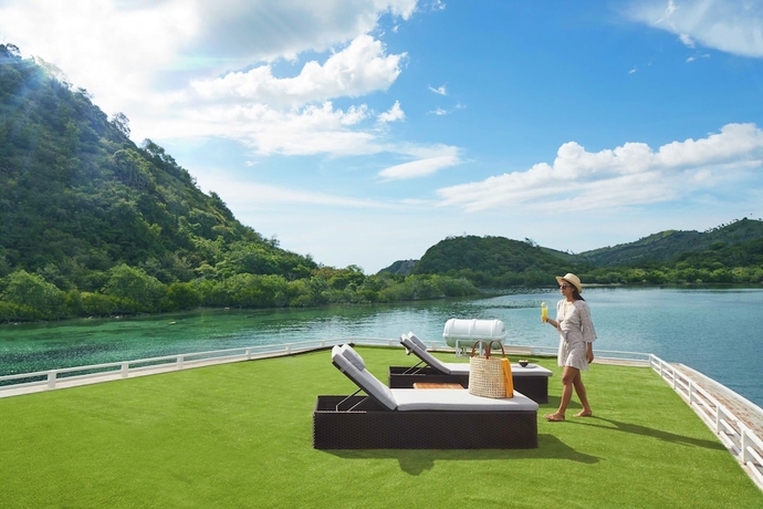 Imagen de los exteriores del Hotel Ayana Lako Di'a. Foto 16