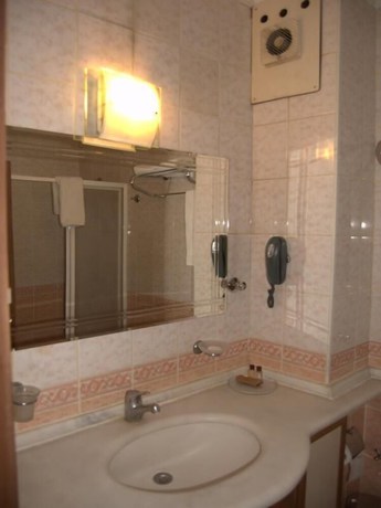 Imagen de la habitación del Hotel Ayata. Foto 7