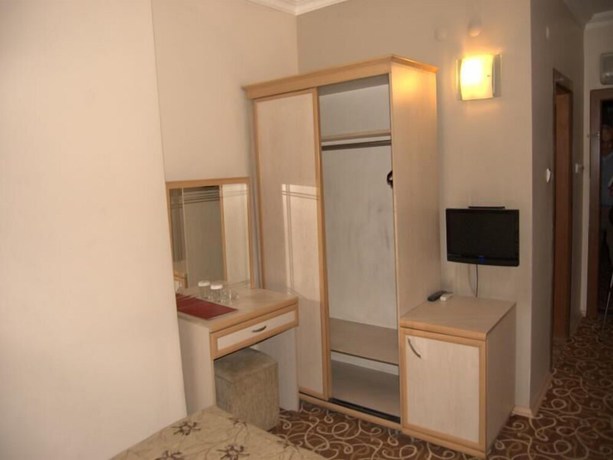 Imagen de la habitación del Hotel Ayata. Foto 9