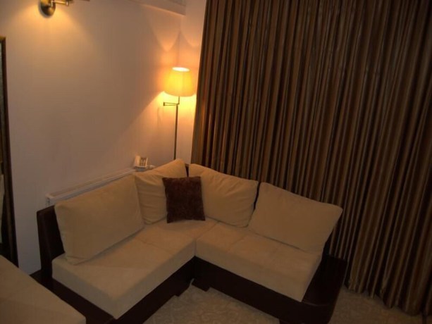 Imagen de la habitación del Hotel Ayata. Foto 13
