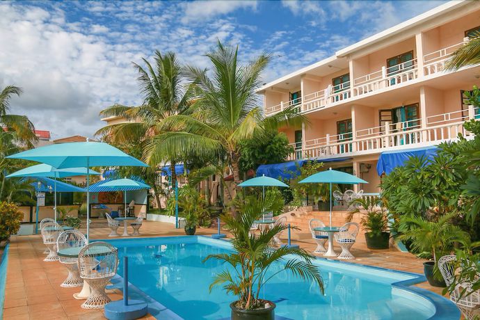 Imagen de la piscina del Hotel Ayatis. Foto 18