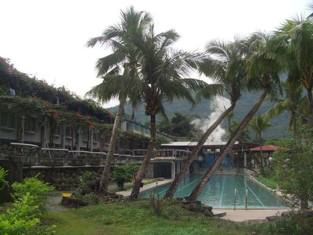 Imagen de la piscina del Hotel Ayawan Hot Spring Resort. Foto 3