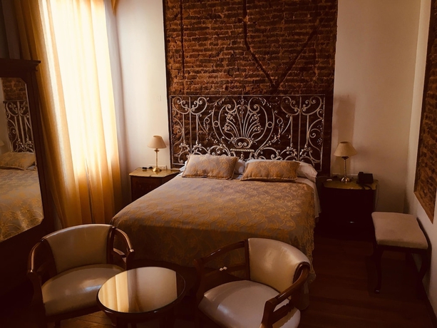 Imagen de la habitación del Hotel Ayb Internacional. Foto 4