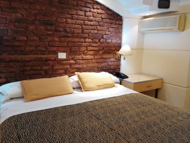 Imagen de la habitación del Hotel Ayb Internacional. Foto 5