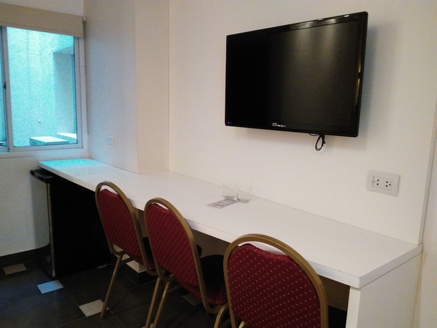 Imagen de la habitación del Hotel Ayb Internacional. Foto 6