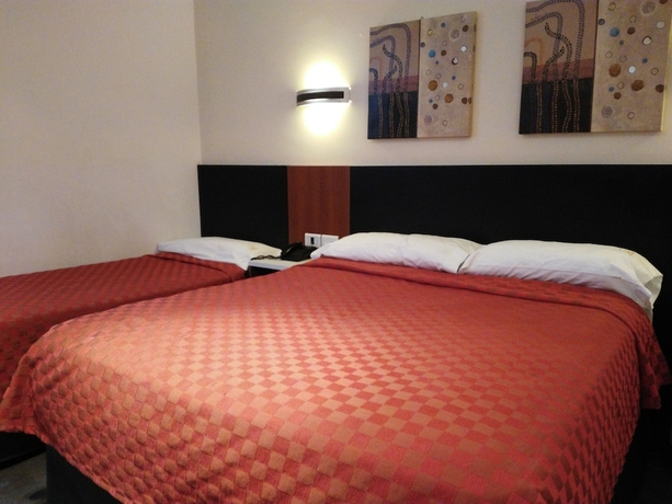 Imagen de la habitación del Hotel Ayb Internacional. Foto 7
