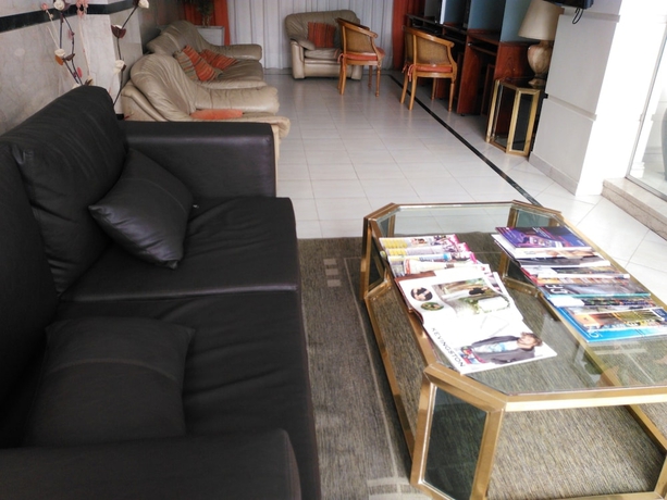 Imagen de los interiores del Hotel Ayb Internacional. Foto 12