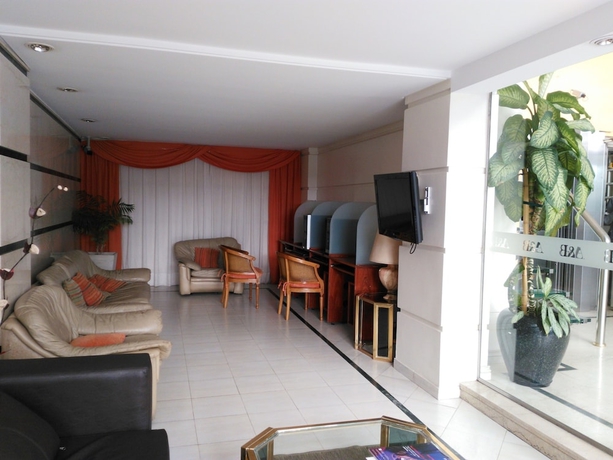Imagen de los interiores del Hotel Ayb Internacional. Foto 13