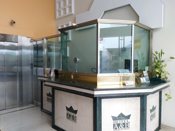 Imagen de los interiores del Hotel Ayb Internacional. Foto 14