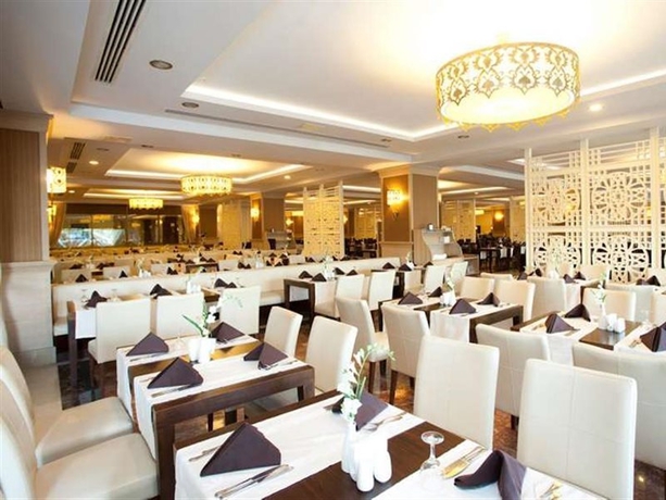 Imagen del bar/restaurante del Hotel Aydinbey King's Palace and Spa - All Inclusive. Foto 14