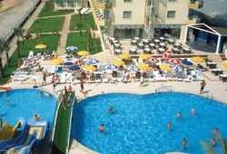 Imagen de la piscina del Hotel Aydinbey Relax. Foto 3