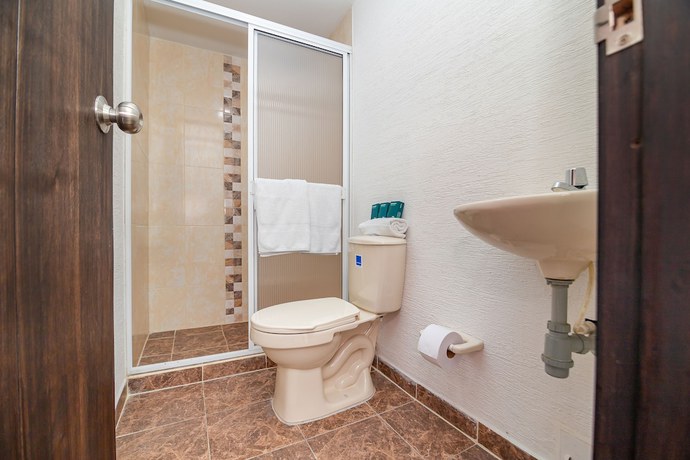 Imagen de la habitación del Hotel Ayenda DAM. Foto 7