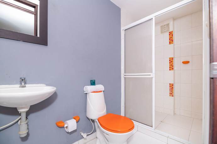 Imagen de la habitación del Hotel Ayenda DAM. Foto 8