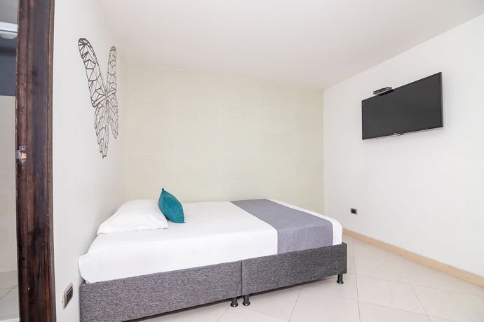 Imagen de la habitación del Hotel Ayenda DAM. Foto 15