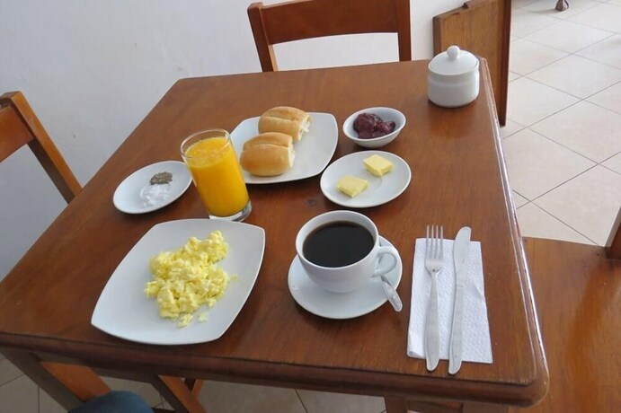 Imagen del bar/restaurante del Hotel Ayenda Las Mercedes. Foto 14