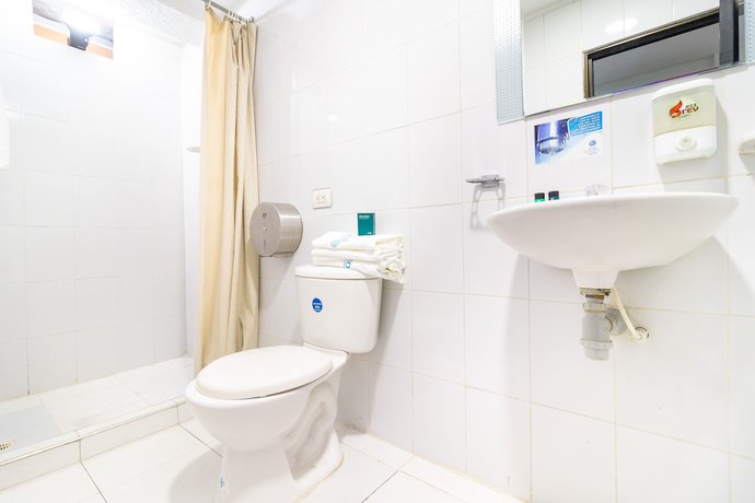 Imagen de la habitación del Hotel Ayenda Oporto Suites. Foto 13