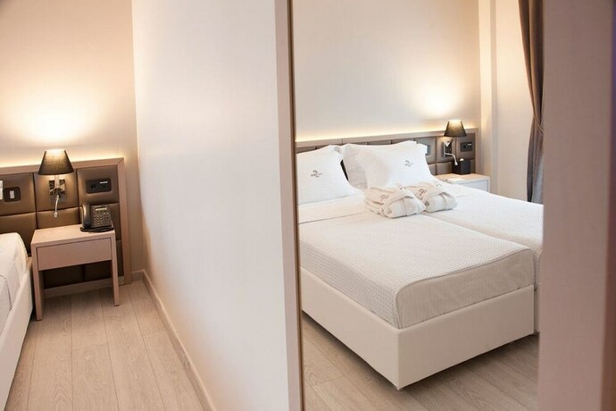 Imagen de la habitación del Hotel Ayia Marina Suites. Foto 18
