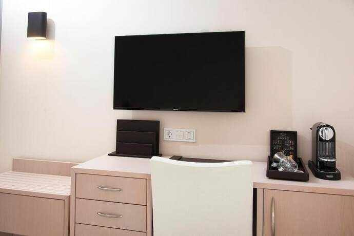 Imagen de la habitación del Hotel Ayia Marina Suites. Foto 19