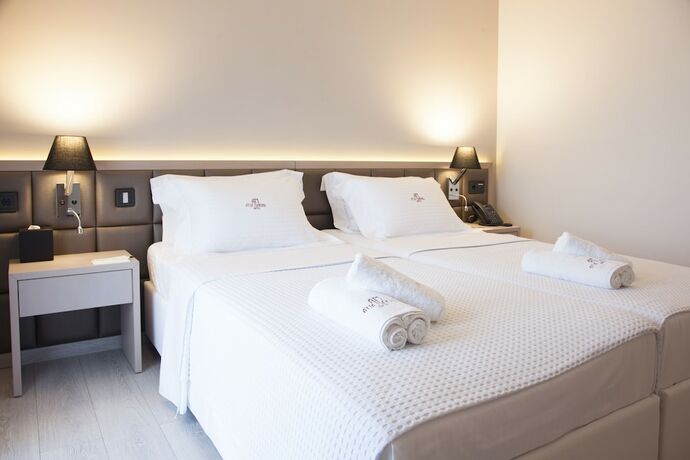 Imagen de la habitación del Hotel Ayia Marina Suites. Foto 21