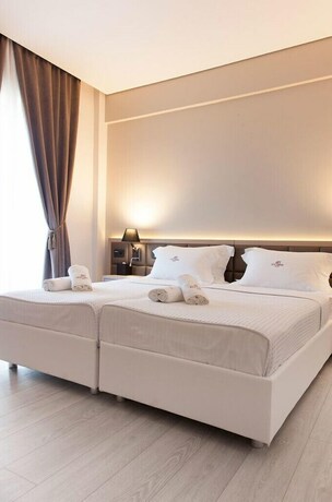 Imagen de la habitación del Hotel Ayia Marina Suites. Foto 22