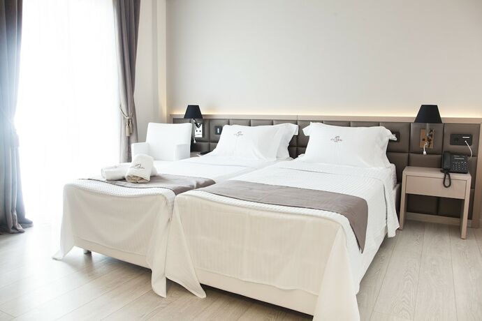Imagen de la habitación del Hotel Ayia Marina Suites. Foto 31