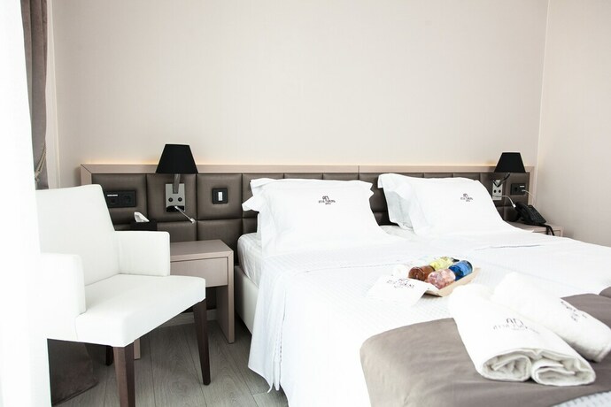 Imagen de la habitación del Hotel Ayia Marina Suites. Foto 32