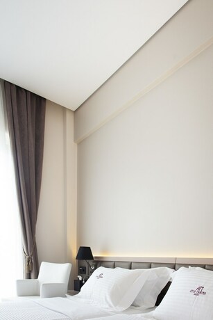 Imagen de la habitación del Hotel Ayia Marina Suites. Foto 33