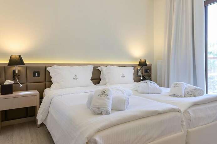 Imagen de la habitación del Hotel Ayia Marina Suites. Foto 37