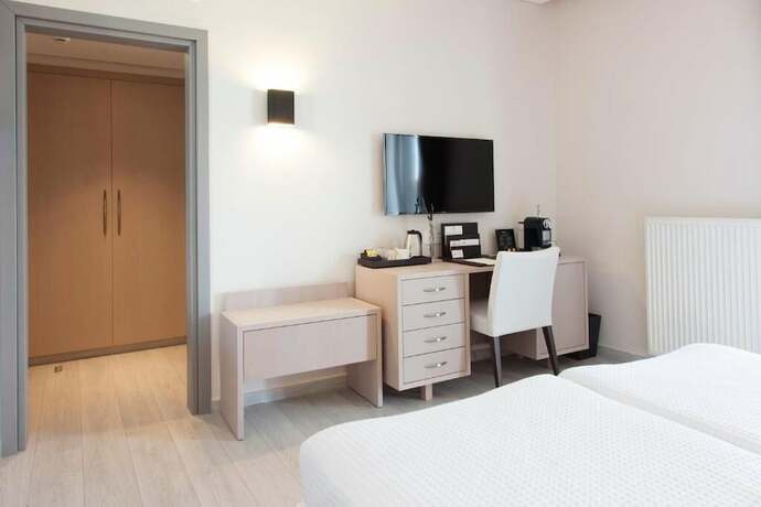 Imagen de la habitación del Hotel Ayia Marina Suites. Foto 38