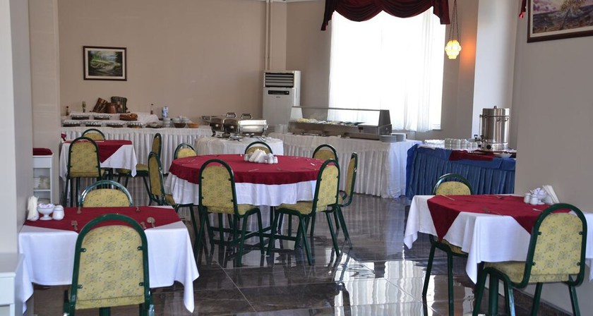 Imagen del bar/restaurante del Hotel Ayintap. Foto 4