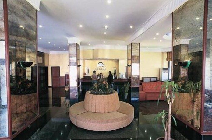 Imagen de los interiores del Hotel Ayintap. Foto 17