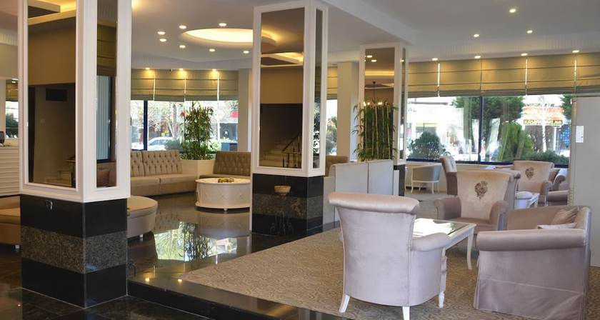 Imagen de los interiores del Hotel Ayintap. Foto 18