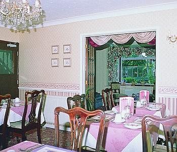 Imagen del bar/restaurante del Hotel Aylesbray Lodge. Foto 2