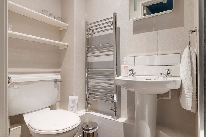 Imagen de la habitación del Hotel Aynetree Guest House. Foto 17