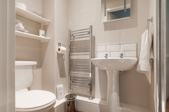 Imagen de la habitación del Hotel Aynetree Guest House. Foto 19