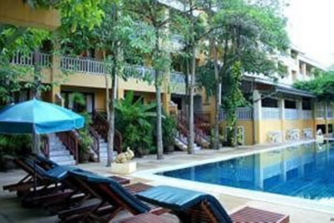 Imagen de la piscina del Hotel Ayodhaya Palace Beach Resort Krabi. Foto 11