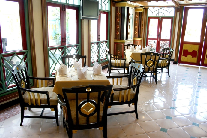 Imagen del bar/restaurante del Hotel Ayodhaya Palace Beach Resort Krabi. Foto 2