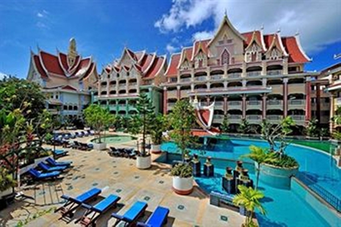 Imagen de la piscina del Hotel Ayodhaya Palace Beach Resort Krabi. Foto 16