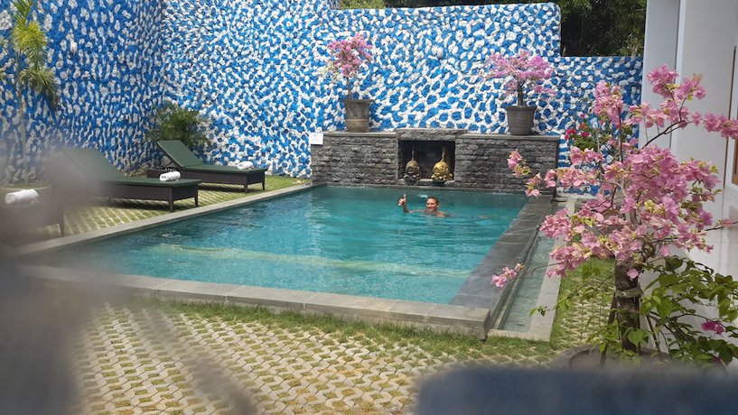 Imagen de la piscina del Hotel Ayodhya Guest House Uluwatu. Foto 19