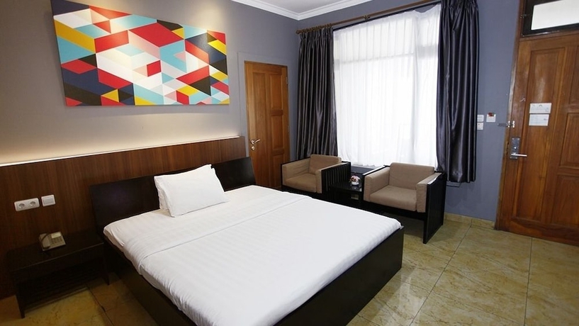 Imagen de la habitación del Hotel Ayola Hoci Cipanas. Foto 13