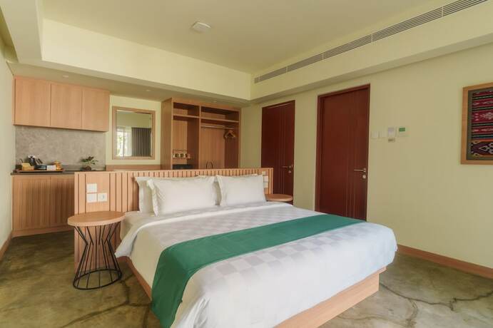 Imagen de la habitación del Hotel Ayom Suite. Foto 17
