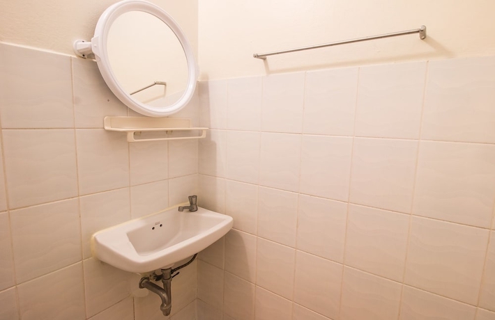 Imagen de la habitación del Hotel Ayothaya. Foto 12