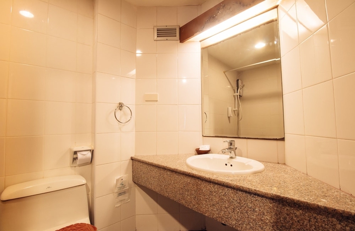 Imagen de la habitación del Hotel Ayothaya. Foto 13