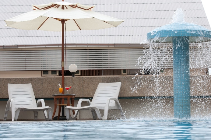 Imagen de la piscina del Hotel Ayothaya. Foto 18