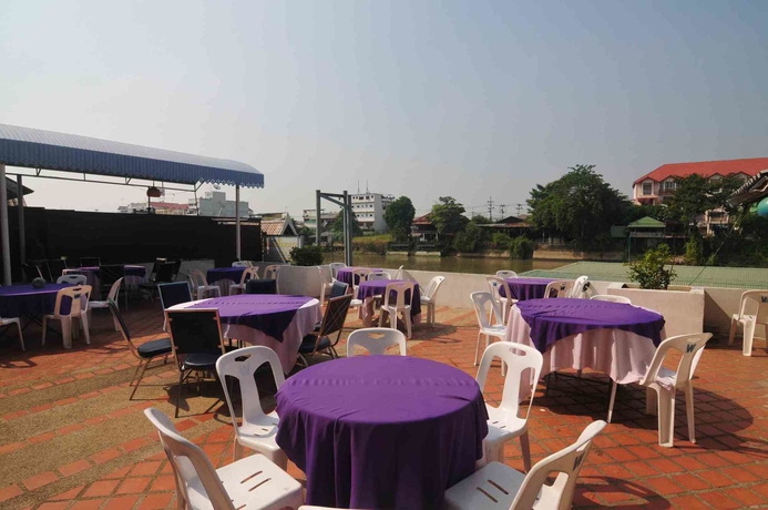 Imagen del bar/restaurante del Hotel Ayothaya Riverside Ayutthaya. Foto 2