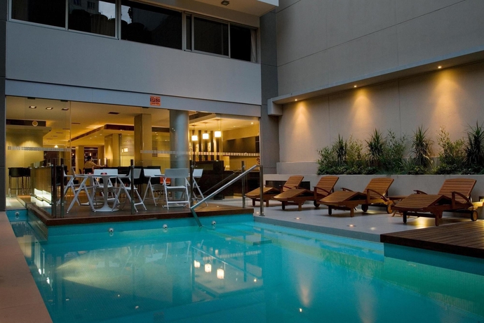 Imagen de la piscina del Hotel Ayres De Recoleta Plaza. Foto 10
