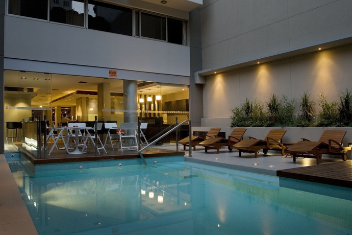 Imagen de la piscina del Hotel Ayres De Recoleta Plaza. Foto 13